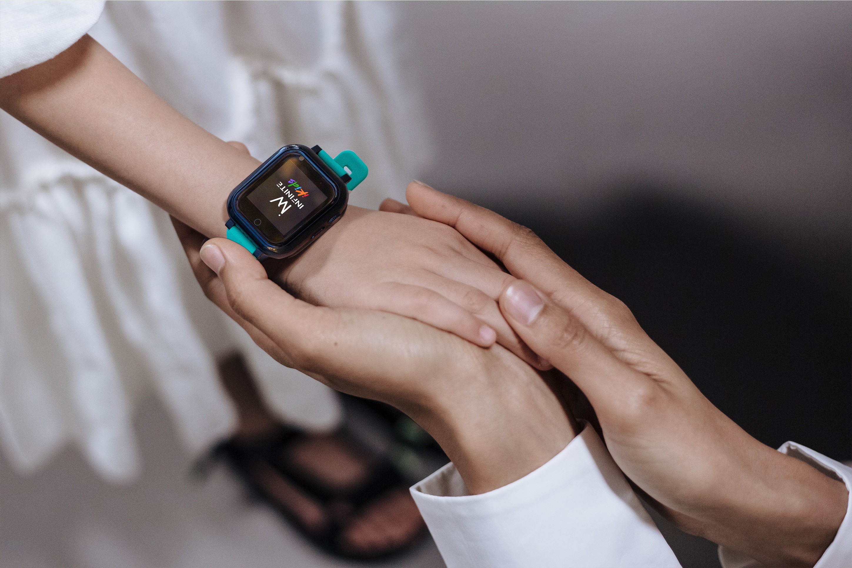 Initier son enfant au numérique sans smartphone : le rôle de la montre connectée