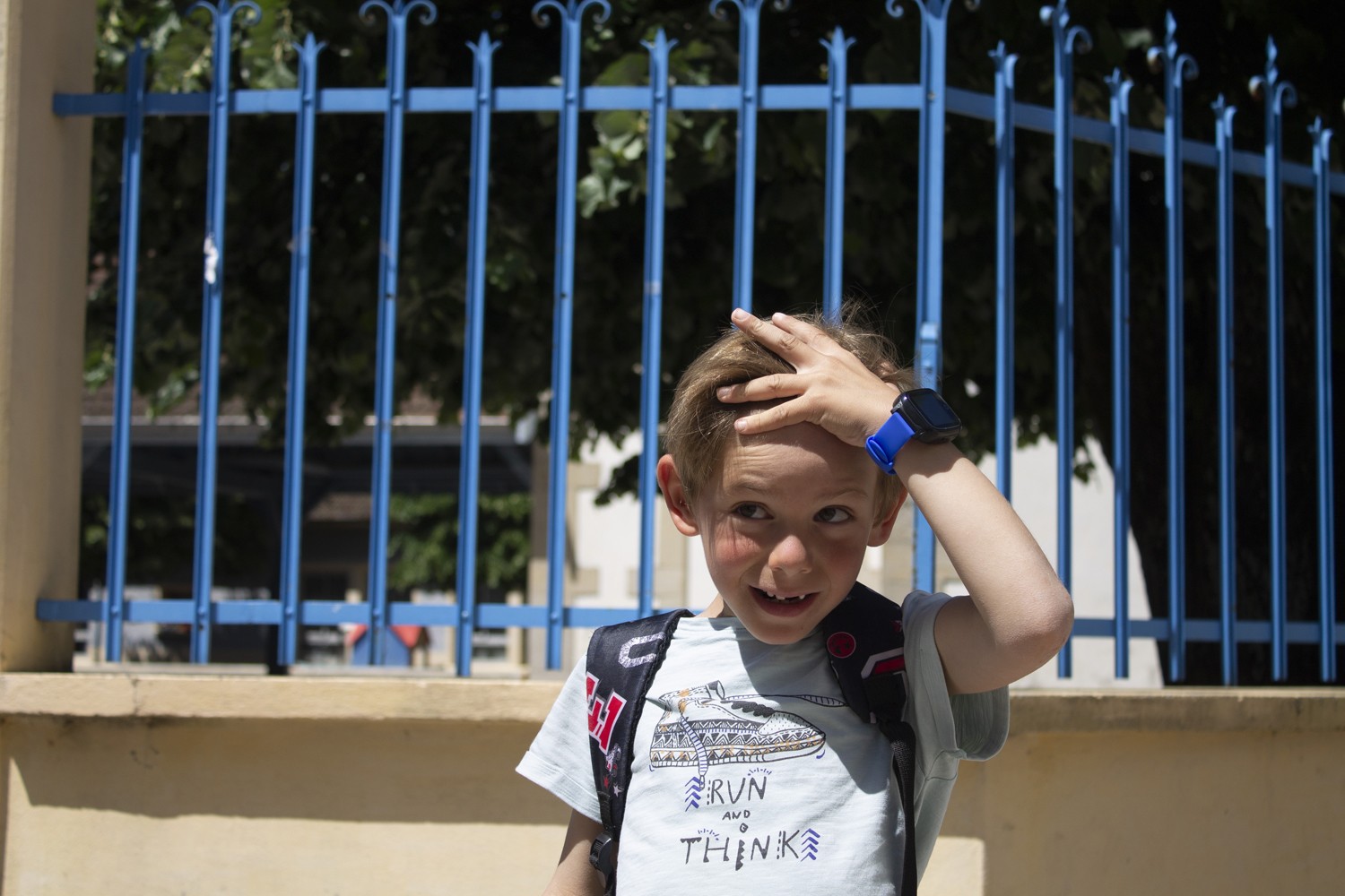 Bouton SOS, appels, messages : comment apprendre à votre enfant à bien réagir en cas de problème